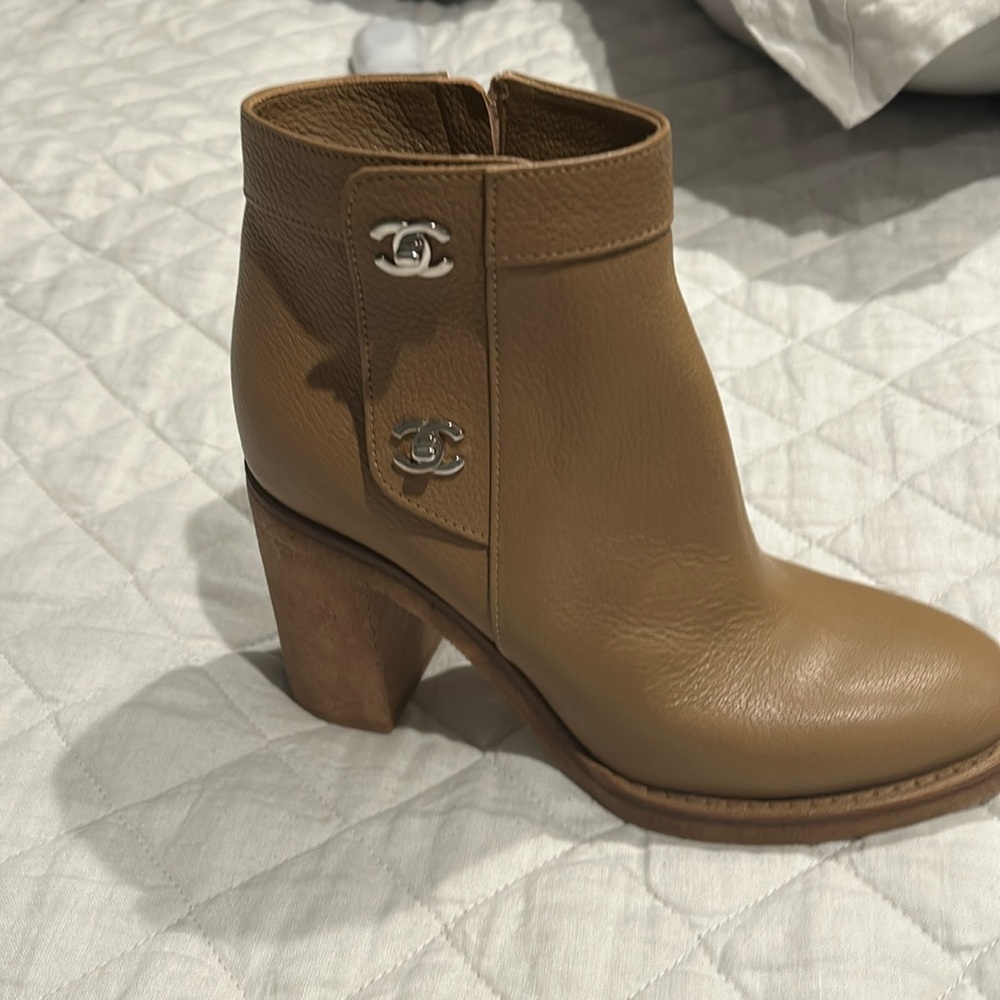 Women’s dark tan ankle boot